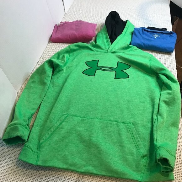 Youth X-LARGE UNDER ARMOUR SWEATSHIRT AND 2 HOLLISTER T-SHIRTS MENS SMALL NWOT - Picture 1 of 4